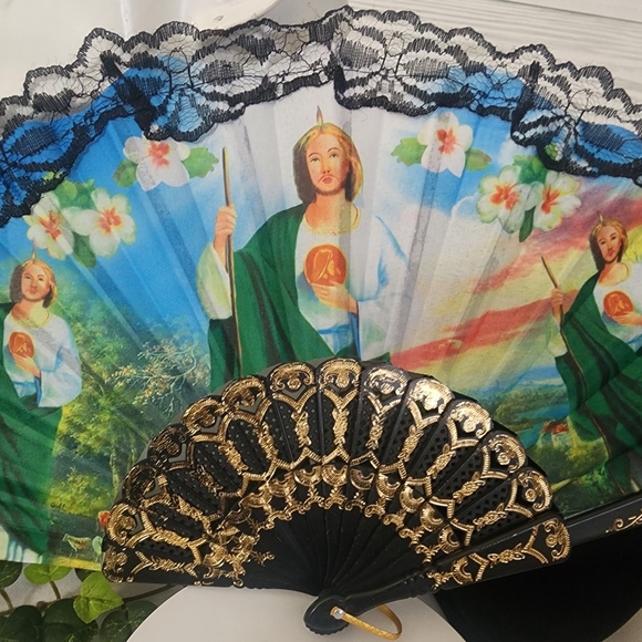 Fabric and Lace Folding Hand Fan Saint Jude - Picture 4 of 7